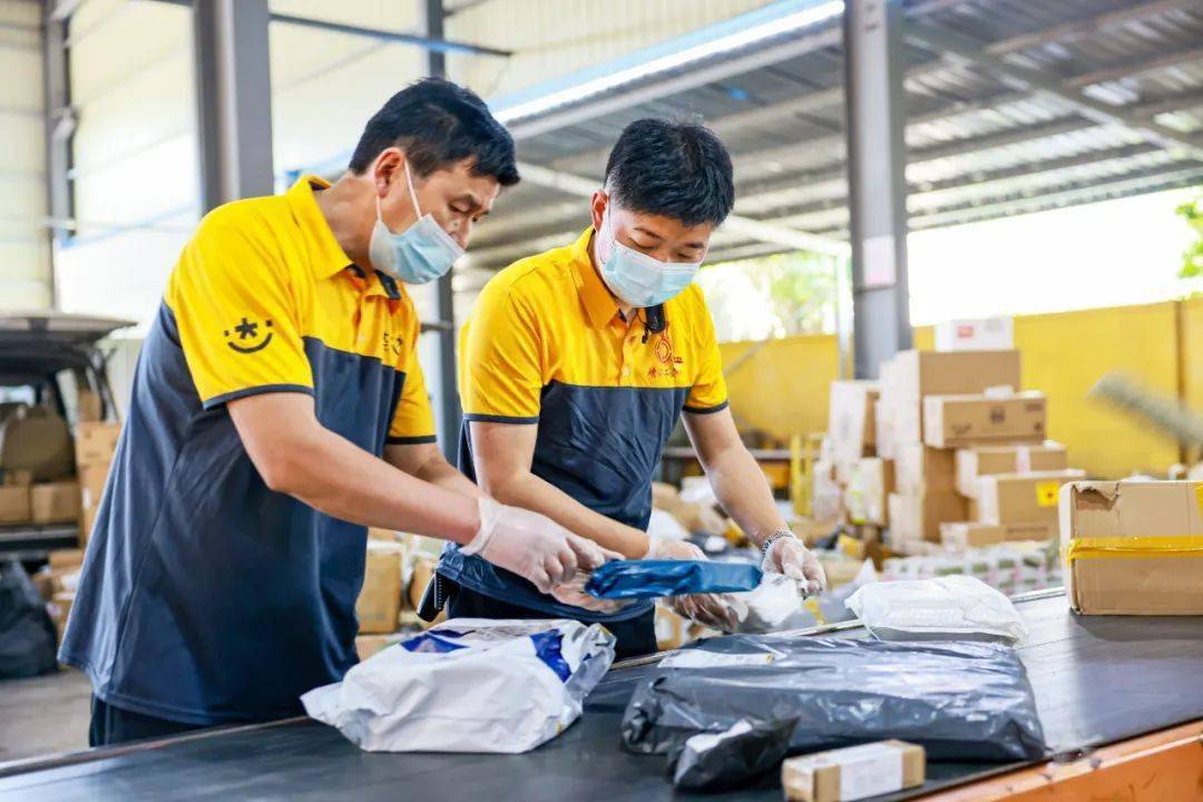 记录者:严键伟靖江市总工会组织部部长这天早上7点钟,韵达快递公司刘