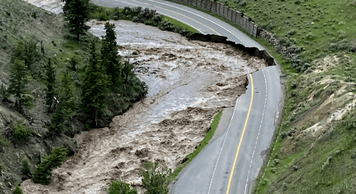 心碎黄石公园特大洪水道路尽毁将长期关闭