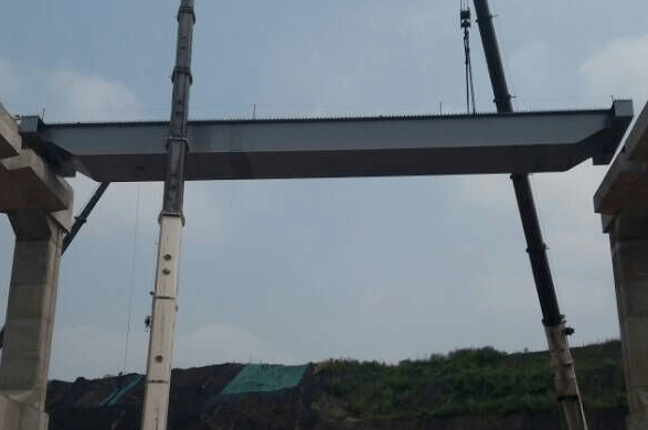 鱼腹式大跨度钢箱梁应用成果2018年11月,重庆市住房和城乡建设委员会