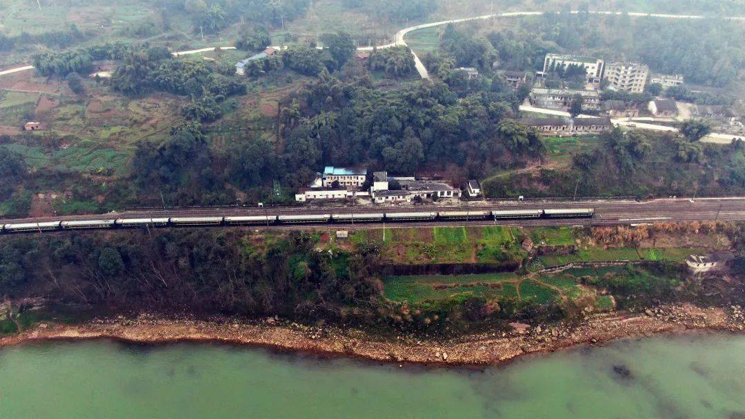 成渝铁路有多少个车站