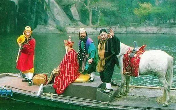 唐僧师徒四人取经归来,乘船渡河的一幕,在拍摄的时候也是充满了欢乐