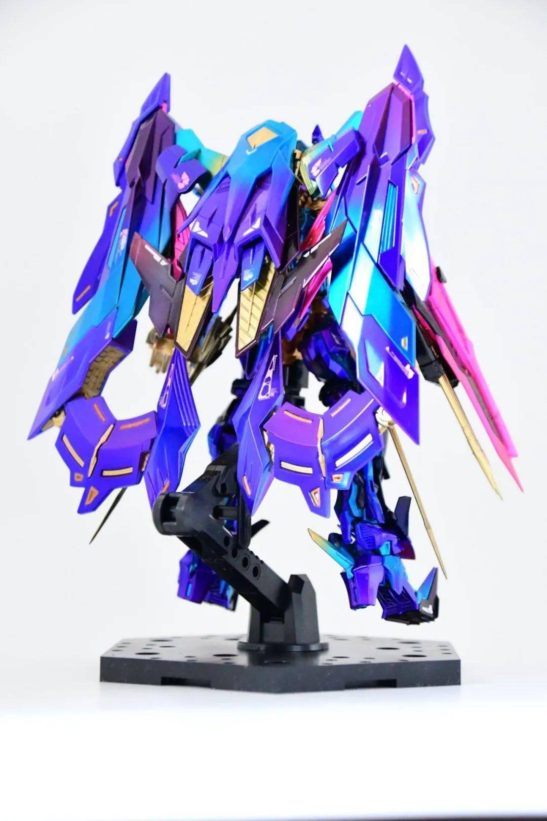 亮瞎眼金异端天哈娜这钛石英涂装太炫了