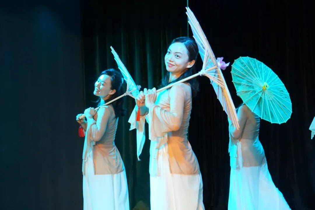 送影舞衫前飘香歌扇里松山湖古典舞培训班圆满结束