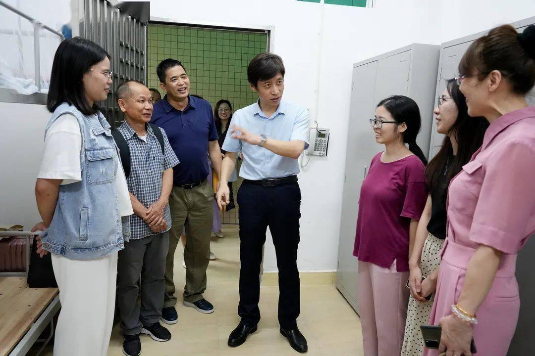 华南师范大学杨中民副校长率队到我校开展研究生实践教学中期调研活动