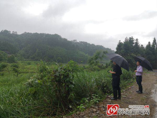 粟定远)6月18日,通道县牙屯堡镇迎来强降雨,为了保证人民群众的生命
