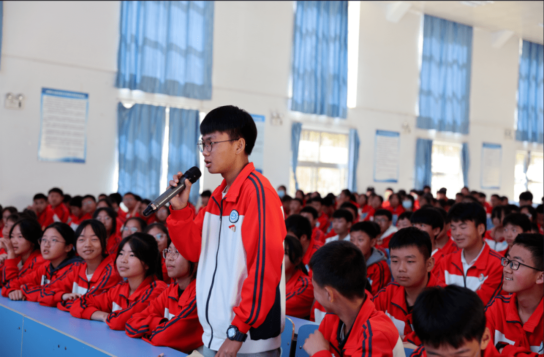 检察长李爱带领未检"杜鹃花"宣讲团到曲靖市沾益区第