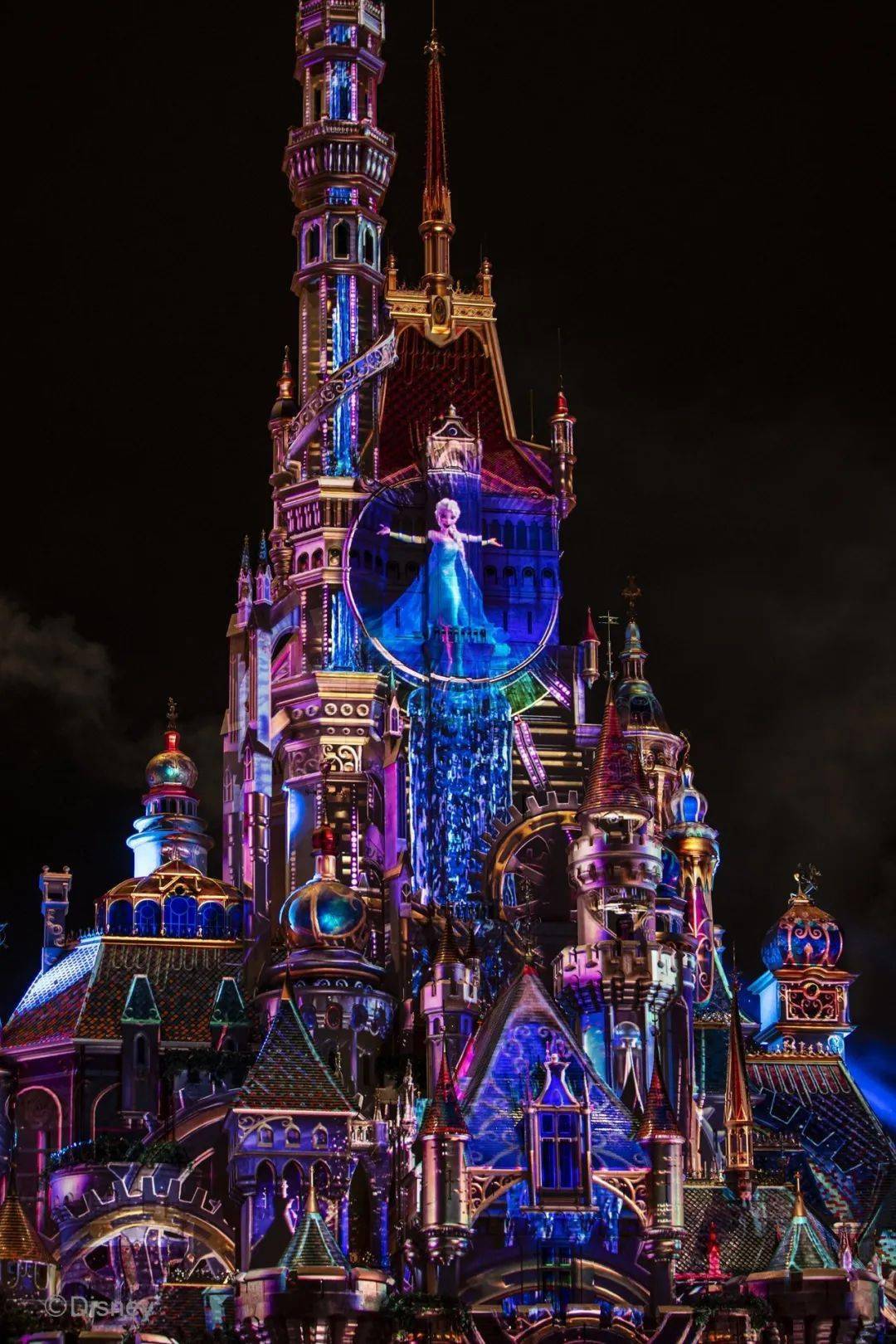 全球首个迪士尼星梦光影之旅夜间城堡汇演已于6月18日震憾登场