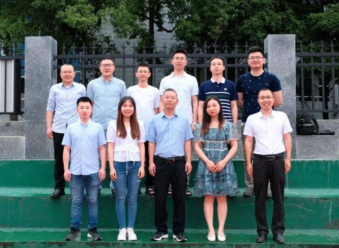 名师引领促成长,携手共进创佳绩潼南中学高三物理组是一个活力饱满