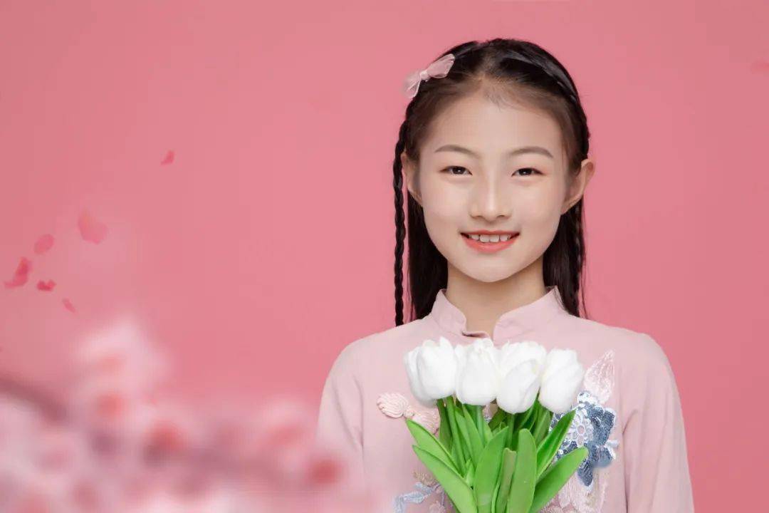 "雨洗新妆色,蒙蒙碧烟叶".