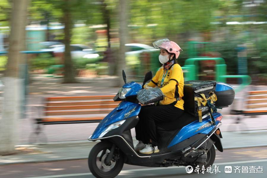 拾光济南外卖女骑手日行130多公里拍短视频记录拼搏日常