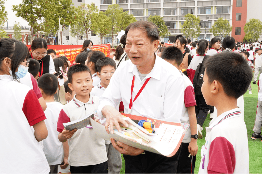 校长来了办温度教育育阳光学子博罗县榕城中学博东实验学校校长欧建强