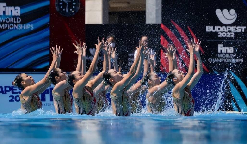 央视解说嘉宾张萌萌在中国队表演结束之后哽咽了,她表示这不到3分钟的