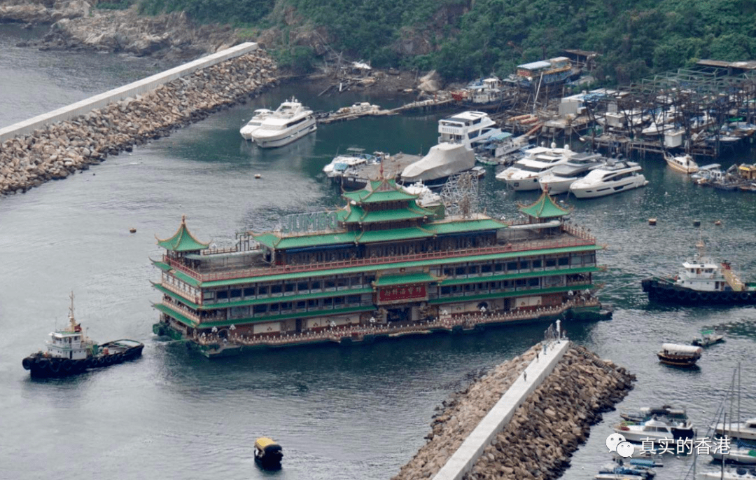 香港珍宝海鲜坊遇风浪沉没南海