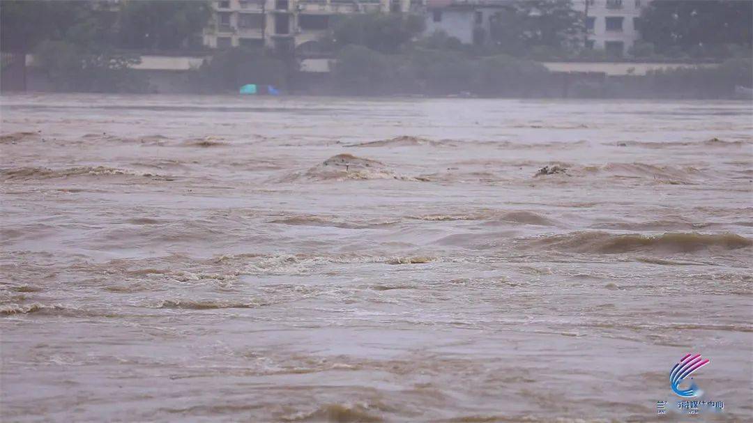 最高水位3115米凌晨4时30分记者一线直击兰江洪峰过境