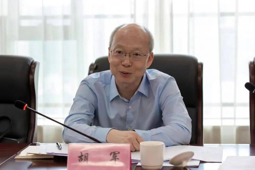 胡军赴市住建局开展工作调研
