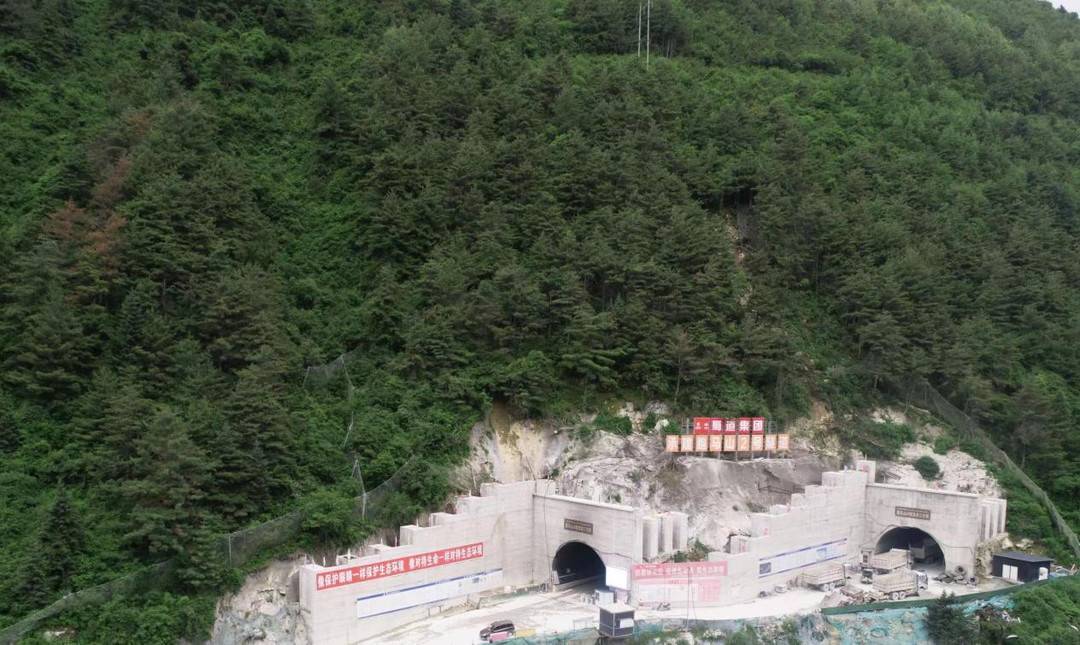 雅叶高速康定过境段新进展全线隧道掘进突破21000米