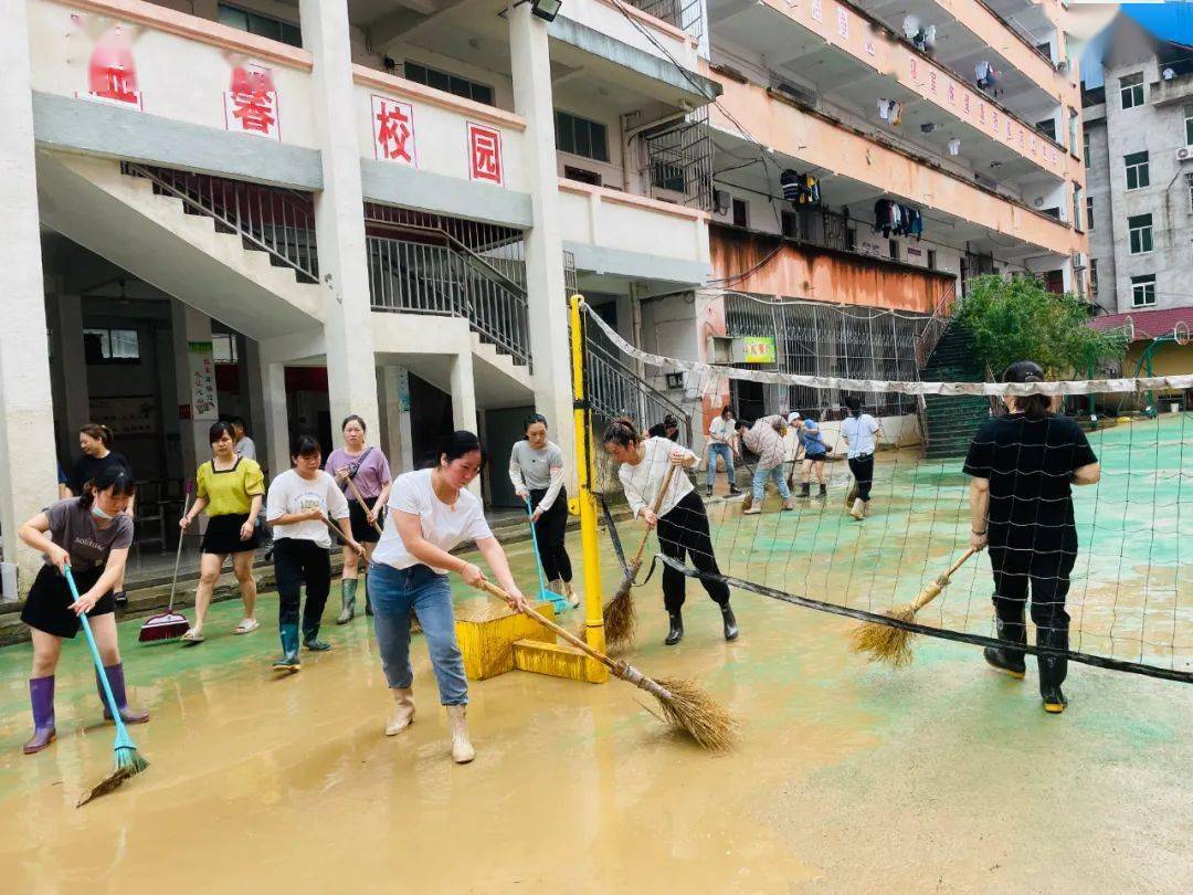 致敬建瓯巾帼逆行而上抗灾自救