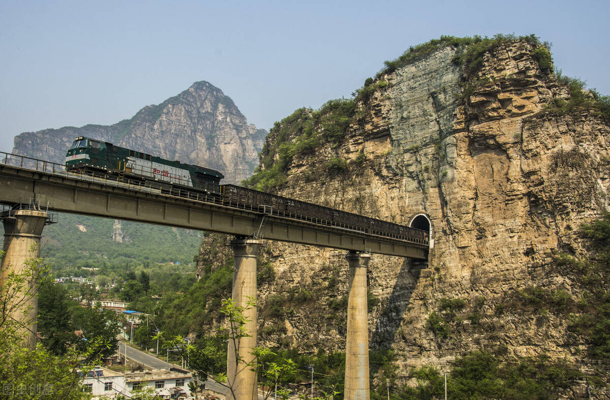 做好六稳落实六保太铁安全有序推进京原线集中修施工