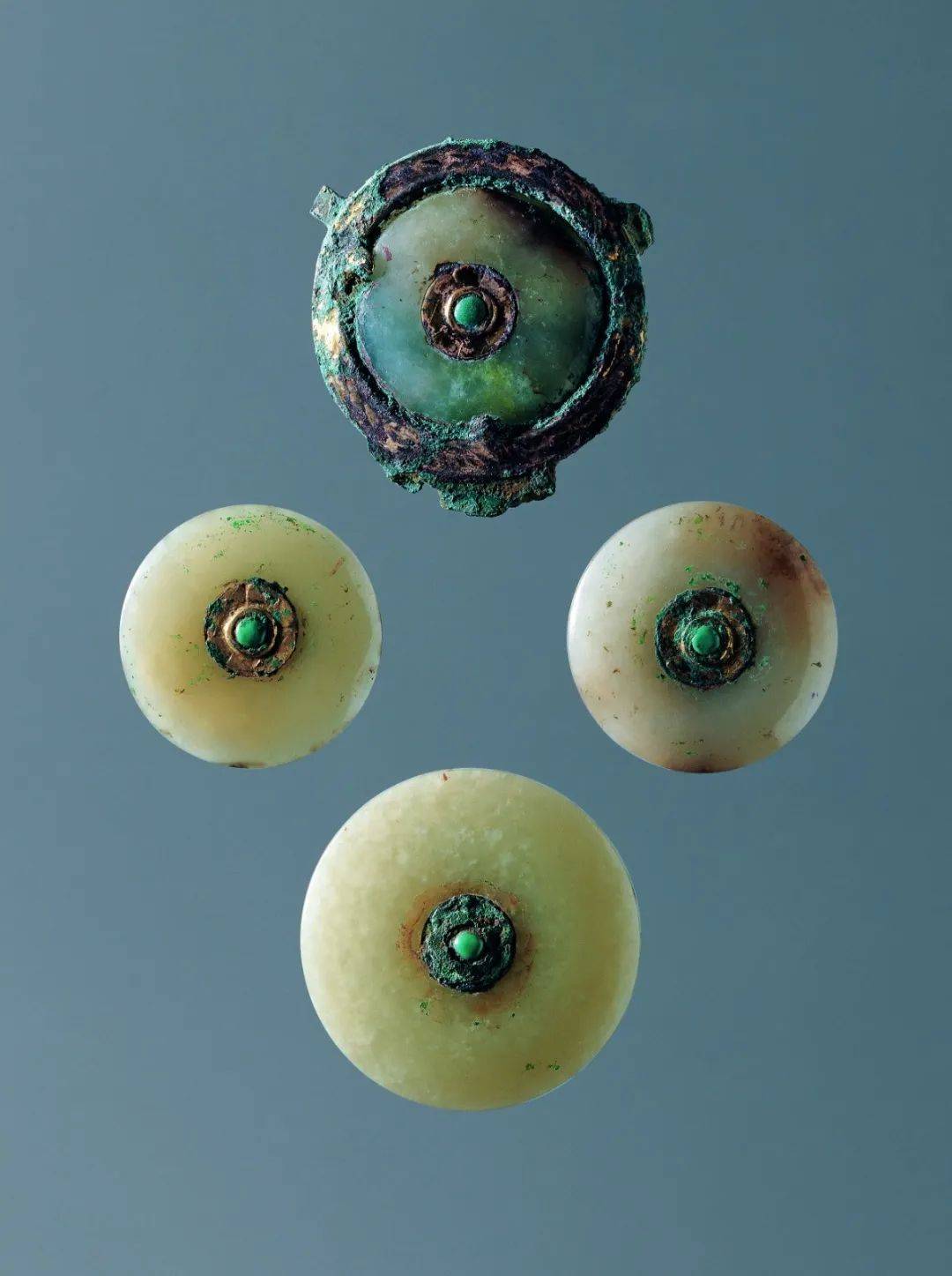 金缕玉衣玉龙大汉楚王呈现汉代丧葬用玉