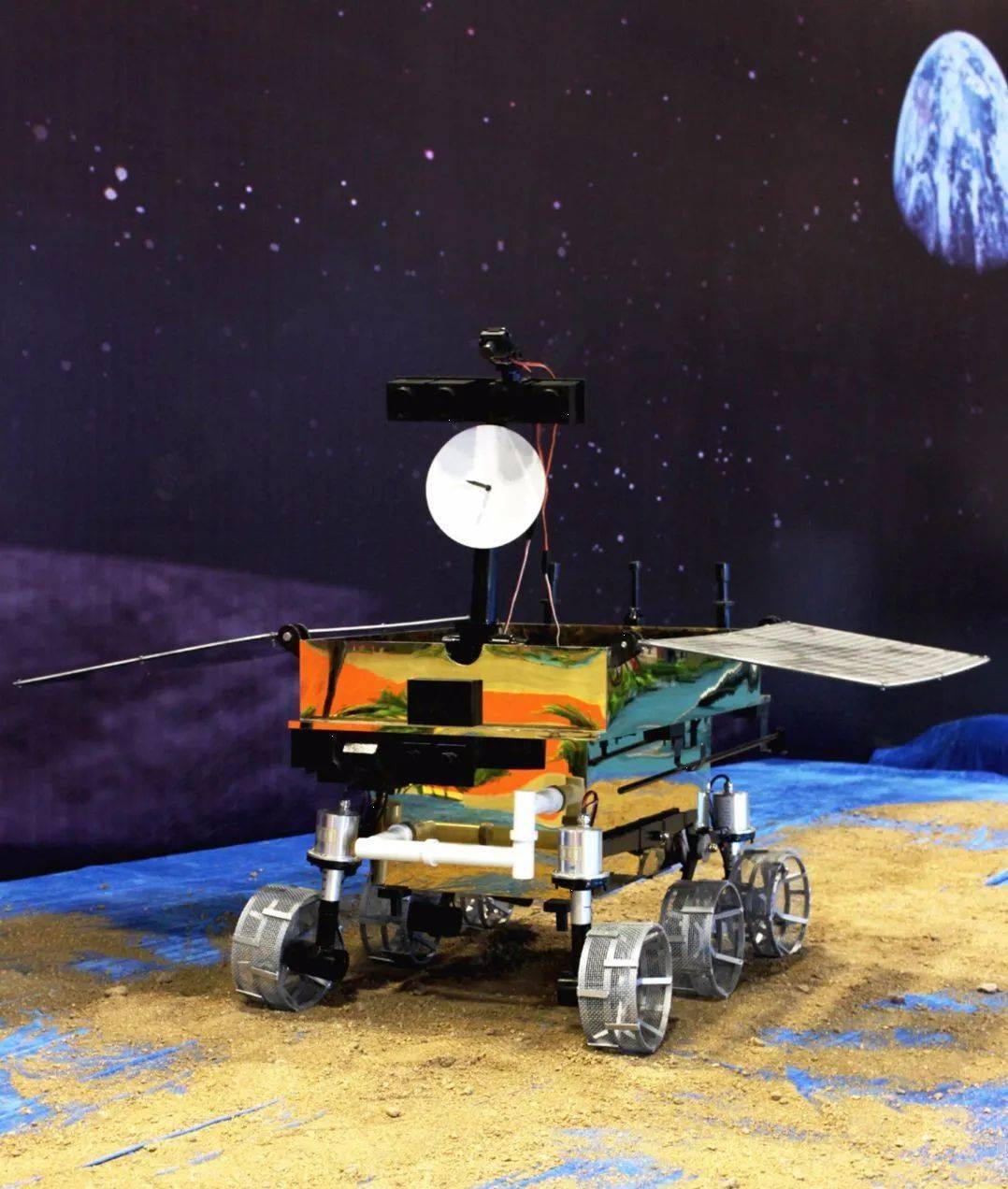 月球车,学名"月面巡视探测器"76玉兔号—中国