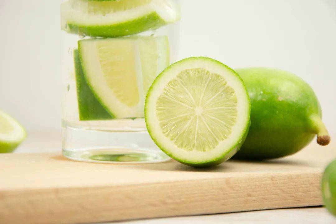 一秒爱上喝水这颗子弹头香水柠檬67酸中带甜清香无涩感不仅让你喝到