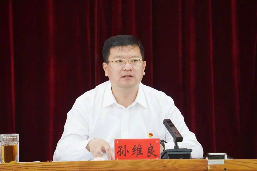 辉南县召开县委常委扩大会议传达学习吉林省第十二次党代会精神