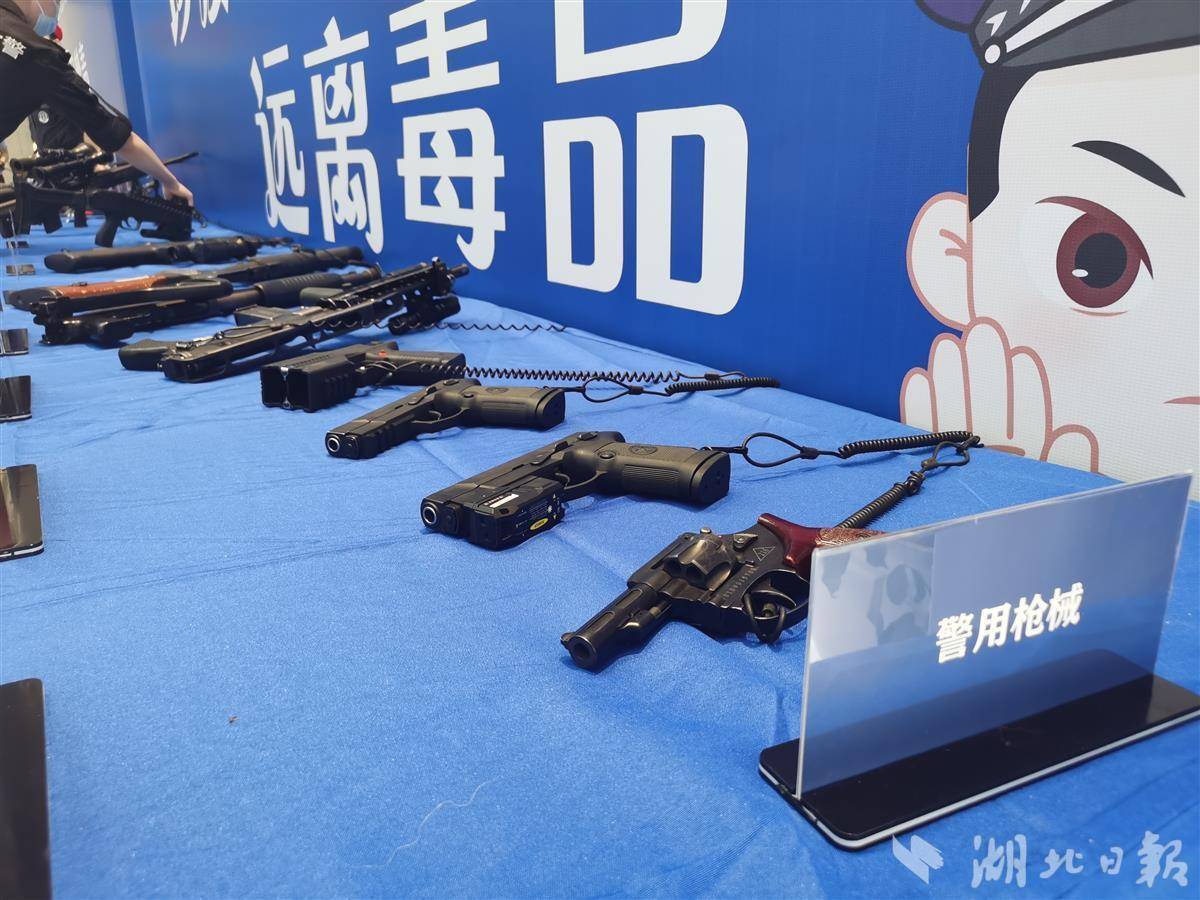 vr设备感受吸毒前后身体变化新洲举办禁毒主题活动