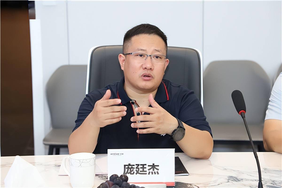 苏宁易购集团高级副总裁侯恩龙一行参访亿田