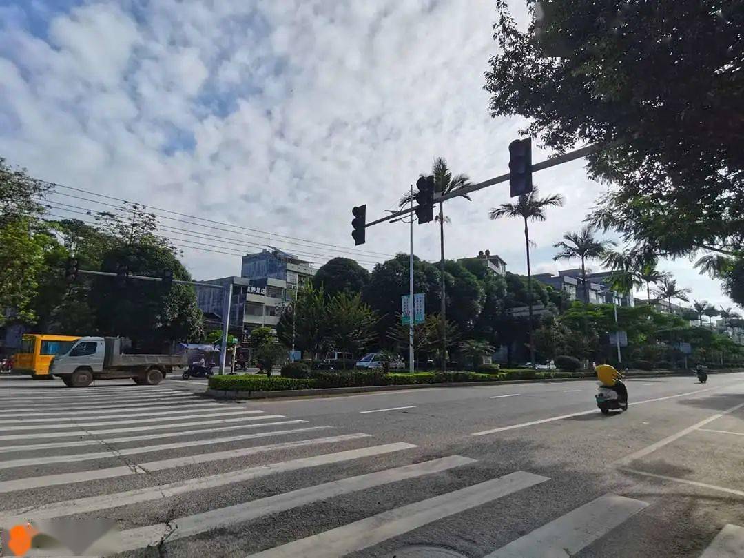 浦北这个十字路口红绿灯几天不亮了急需相关部门维修