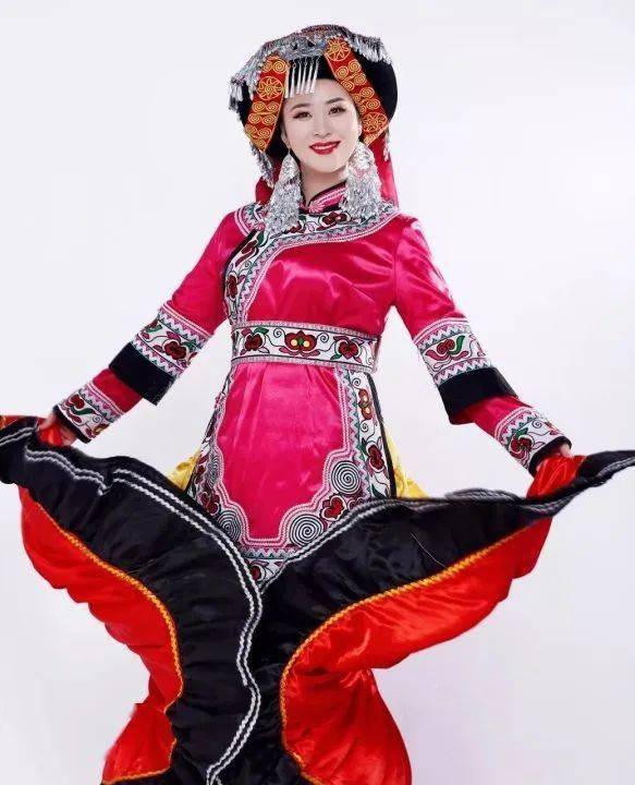 威宁歌手孔祥莎草海湖畔的追光者