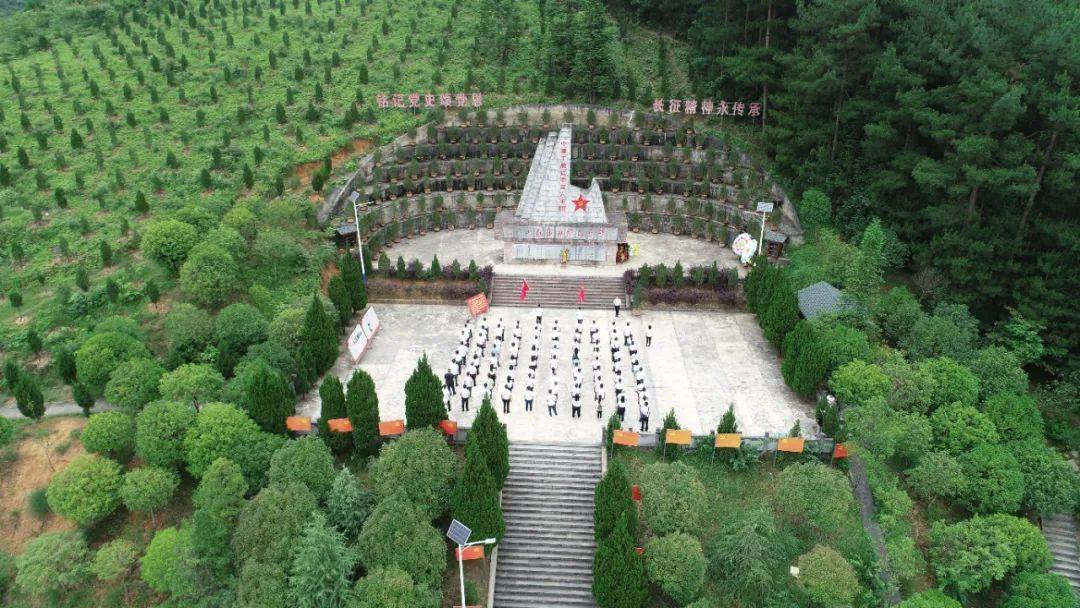 红52团为掩护主力南撤转移,将围追堵截之敌引向石阡县困牛山,与敌人