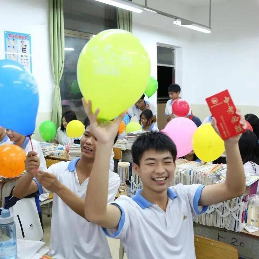 广海中学为中考学生开展送考送祝福活动↓台山市育英中学为考生送上