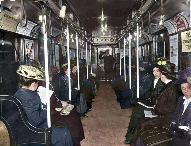 1911年,纽约的华尔街.1913年,后面的建筑是当时的美国财政部.