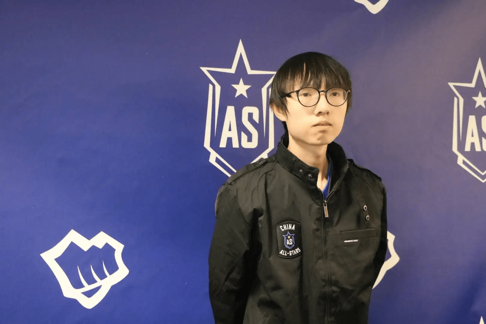 怪不得mlxg把自己玩崩直播背刺rng历届上单网友情商太低