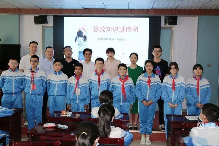 落实"医疗援疆"及"健康中国行动"精神, 增强阿克陶县广大师生自救互救