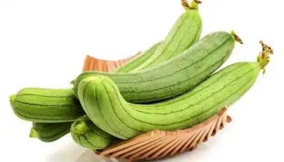 一帆的厨房│丝瓜西红柿炒浮皮 色彩丰富营养可口的家常菜_苹果_功效