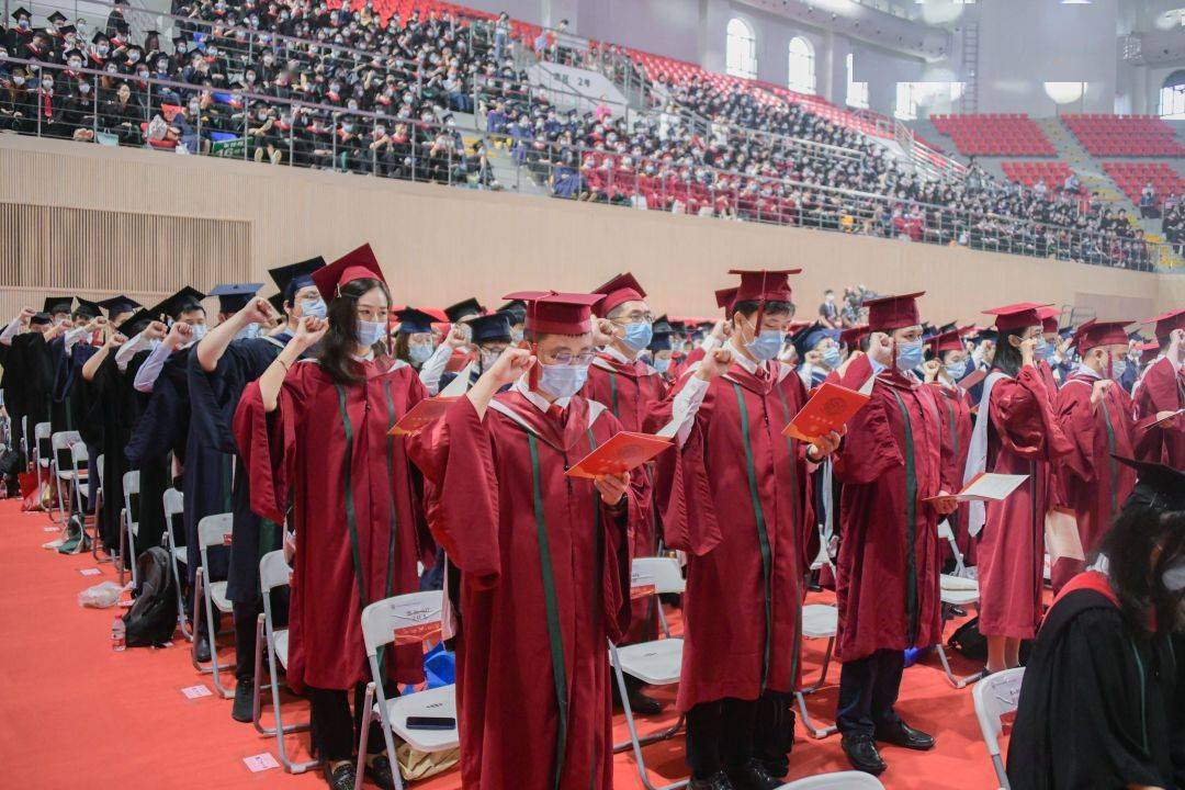 振兴中华永志勿忘中山大学2022届毕业典礼举行