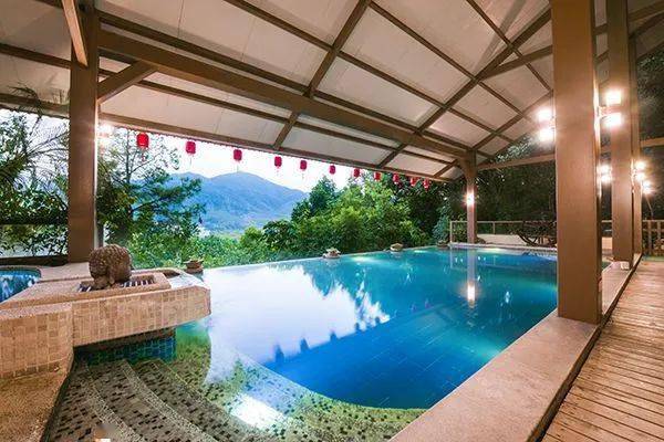 噔噔蹬蹬新酒店开业南昆山云顶温泉威士忌酒店畅玩清凉玛雅水寨温泉送