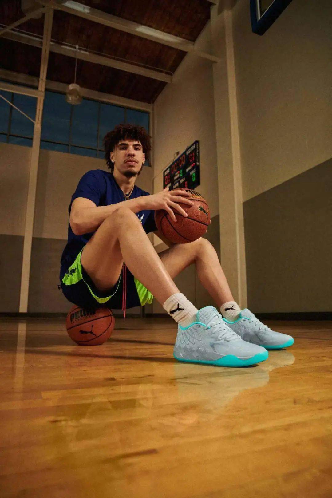 天气越来越热,身边的很多朋友们将日常穿搭的球鞋选择了低帮版本.