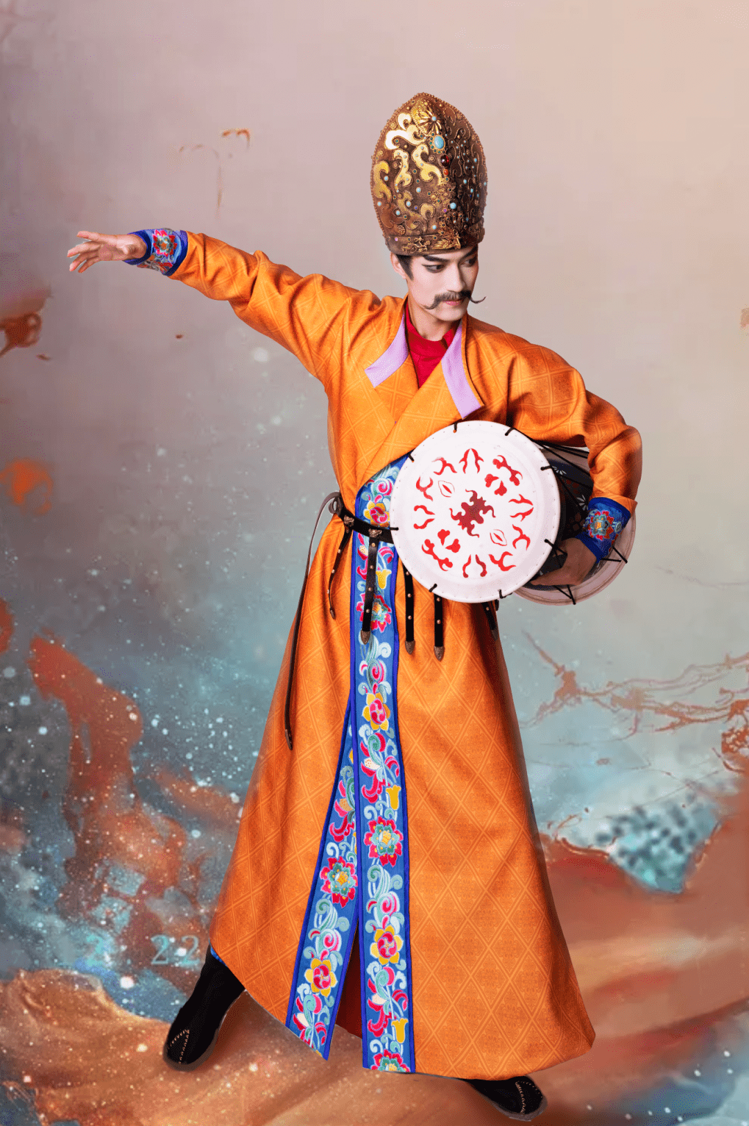 《寻梦·芙蓉里》酒肆中胡人舞者的服饰就有这样的特点西域图腾与汉