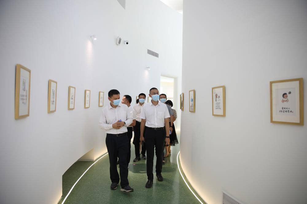 东莞市城管局局长刘永定及相关科室负责人,洪梅镇镇长莫伟,副镇长庾