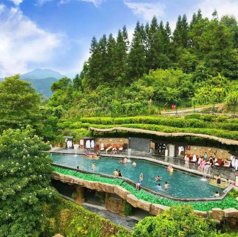【贺州西溪避暑游】898元=新酒店A/B栋温泉双人房+2大2小自助早餐+烤乳猪主题自助晚宴，玩大型森林温泉区+儿童水上乐园_地热_泳池_温泉
