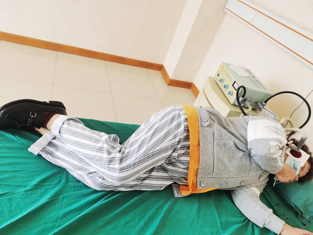 超短波治疗仪治疗范围:超短波具有消炎,镇痛,解痉,促进血液循环,加强