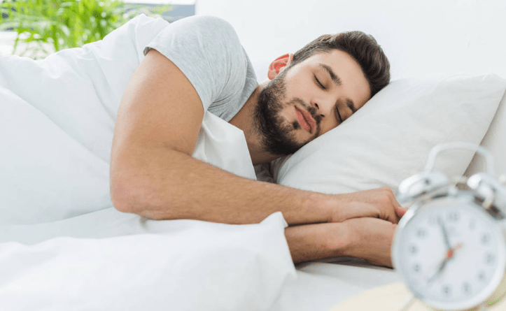 性别,身高,体重等基本信息;睡眠持续时间,吸烟状态,饮酒量,身体活动量