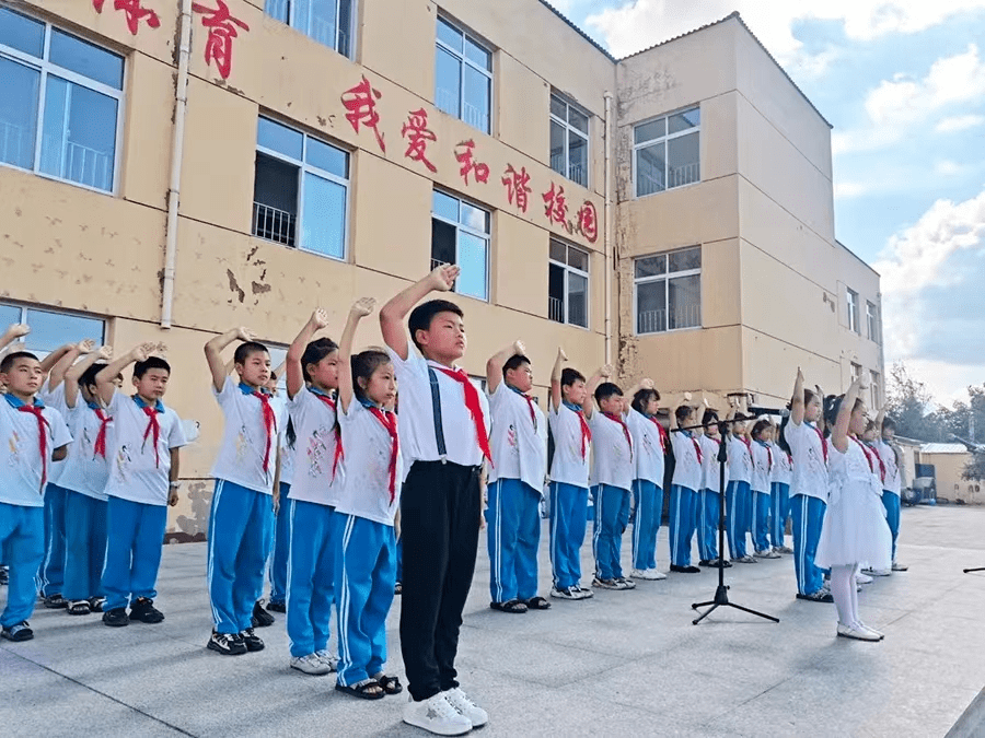 昌黎党旗飘飘迎七一红歌声声颂党恩