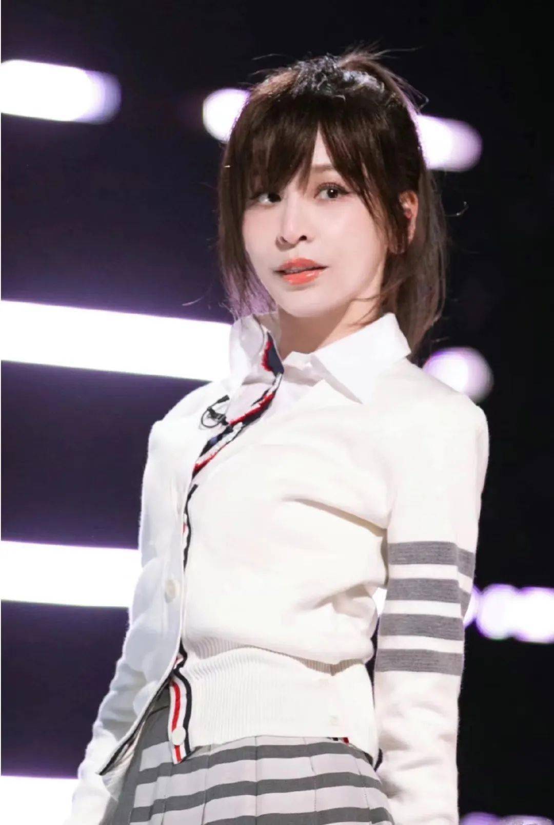 王心凌,刚翻红又要凉了?_刘海_姐妹_发型