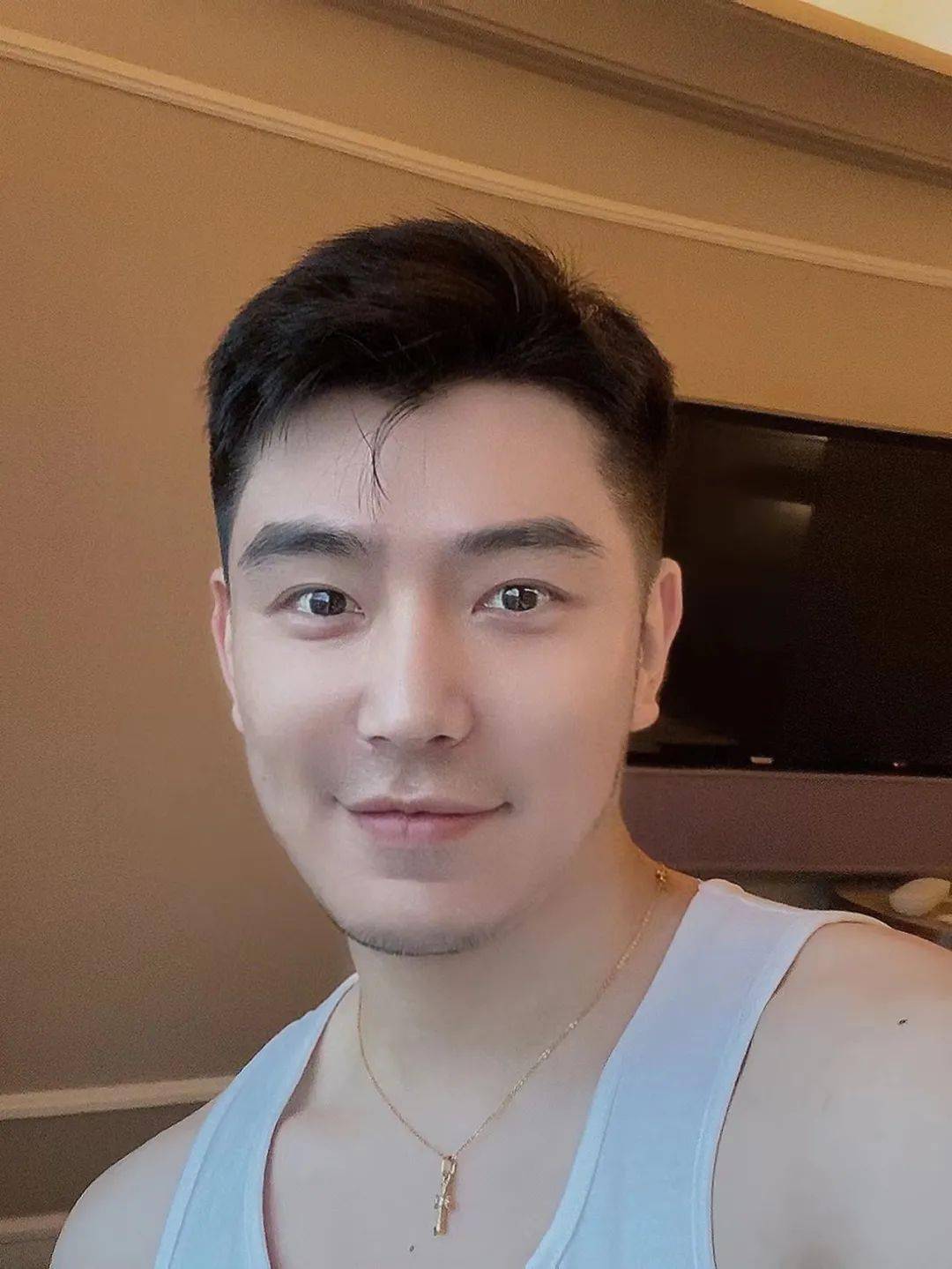 圆脸的男生一定要试试这9款男生发型