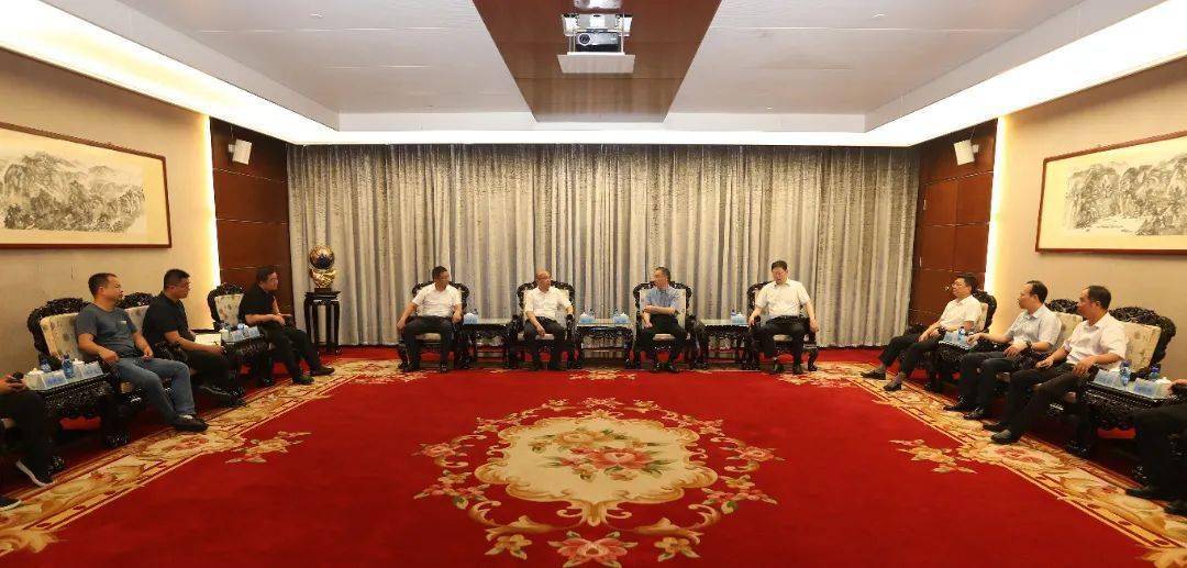 7月2日,新疆呼图壁县副县长赛力克,孙路路率考察团来屯参观调研.