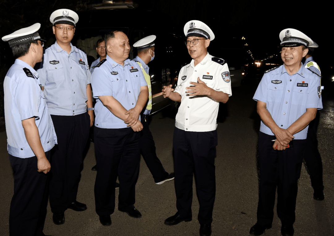 委员,交警支队支队长李继德陪同省厅交管局领导王卫锋同志深入定陶