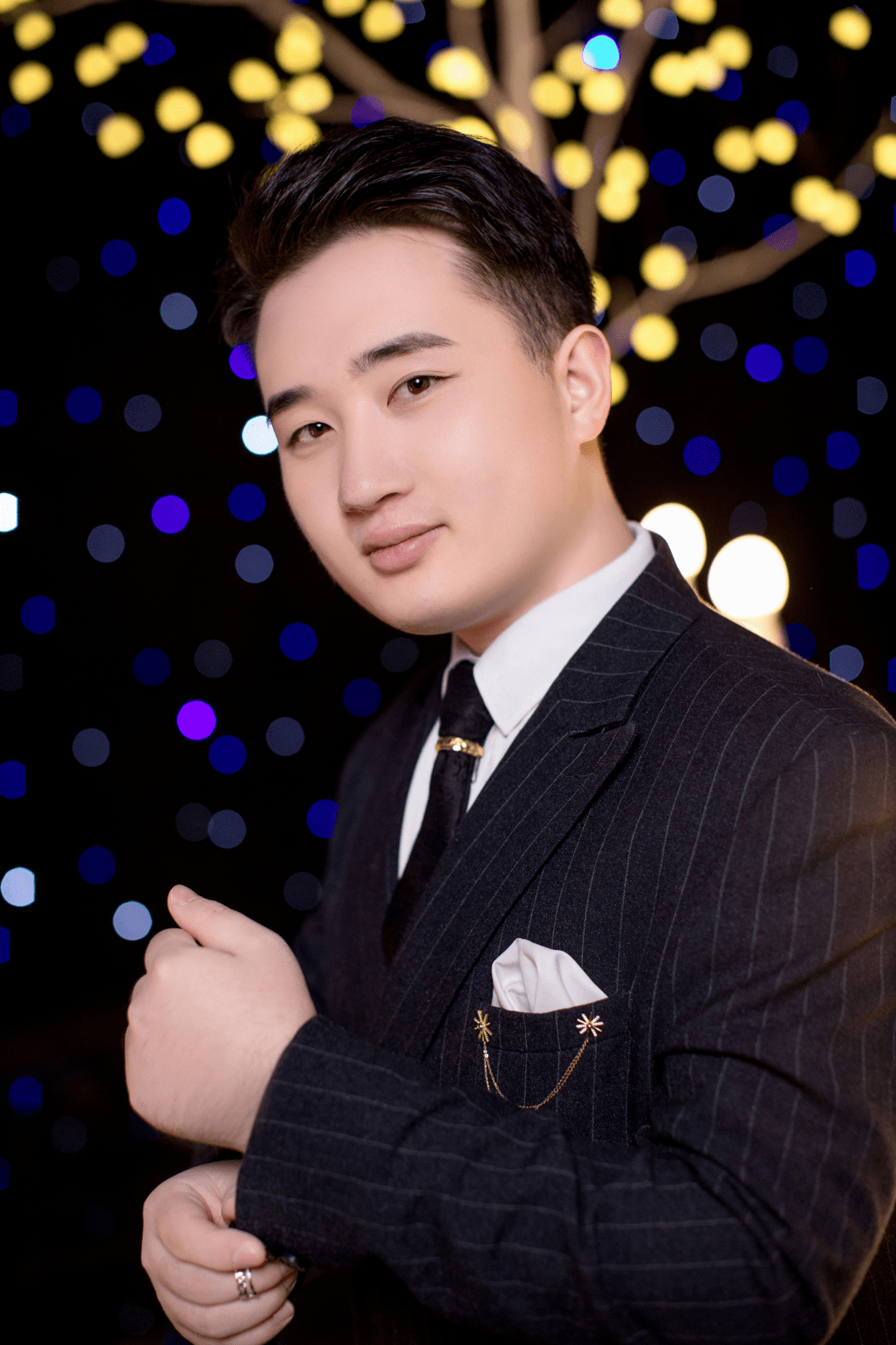 作者介绍家族长老为争夺矿上开采权,派人碎了叶玄丹田,从此成为叶家